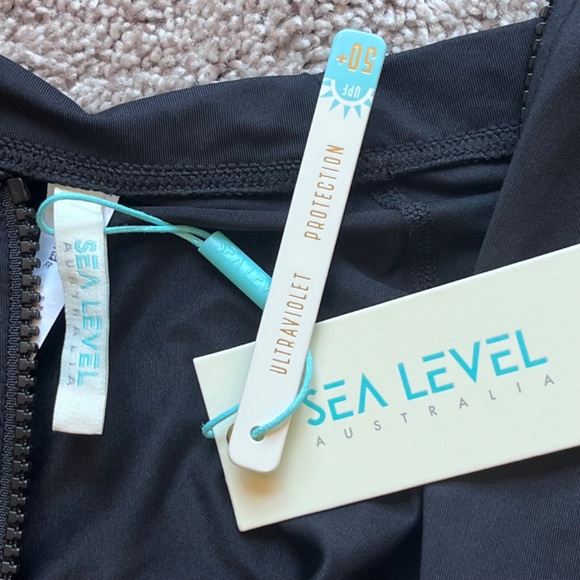 Sea Level Australia essentials long sleeve rash vest - full zip black US 10, NWT - Picture 11 of 12